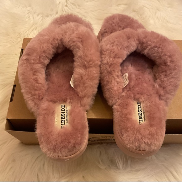 Fireside by Dearfoams Auburn Genuine Shearling Thong Slippers New in Box Size 8 - Picture 7 of 11